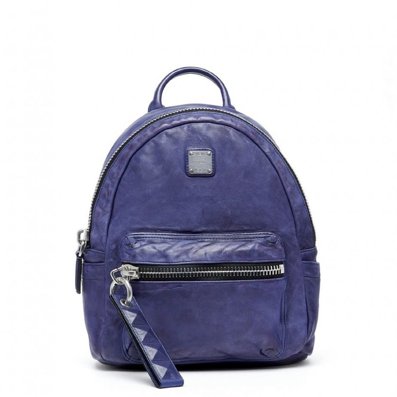 حقيبة ظهر باللون البنفسجي