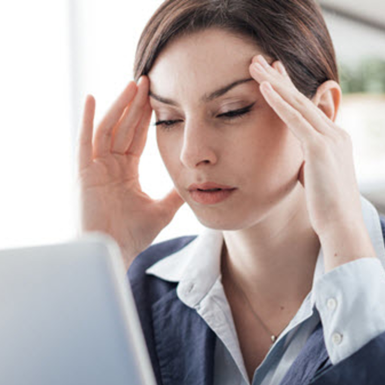 الصداع والدوخة عارض اخر من اعراض انخفاض السكر في الدم