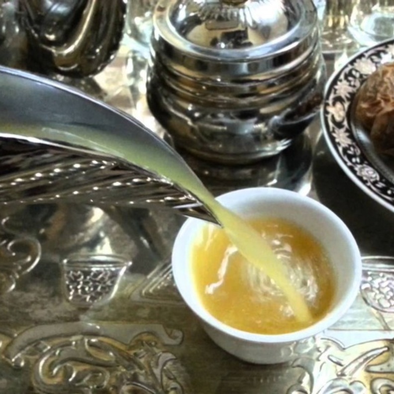  تعد القهوة العربية منرموز الكرب في الضيافة