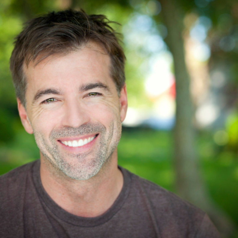 من الممكن أن يؤدي التبييض إلى هشاشة الاسنان