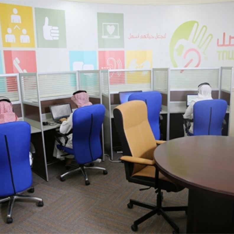 موظفين للتواصل مع الصم