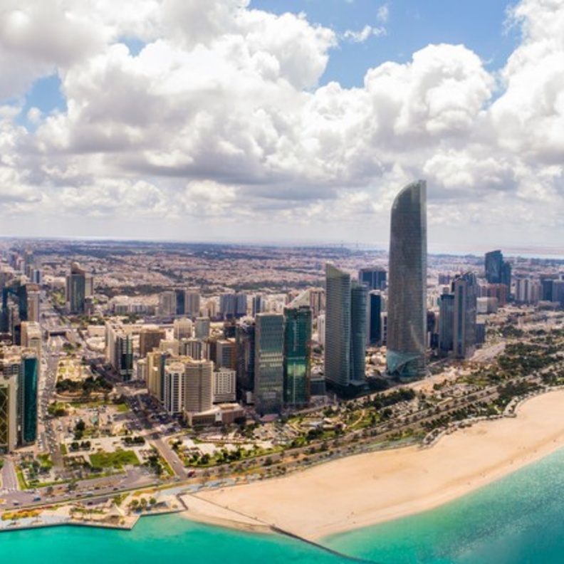 أبوظبي ترحب بالسياح الدوليين بعد نجاحها في مواجهة كوفيد - 19