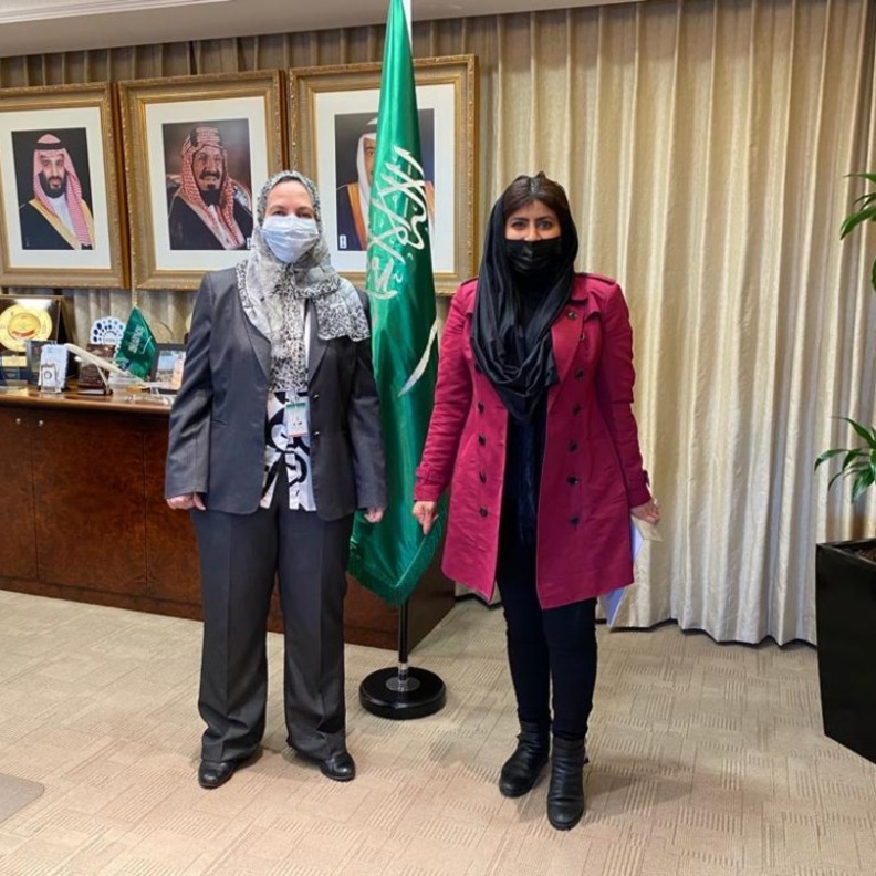 أ.د. أمل جميل فطاني لمنصة ريادية  "العالم أصبح بوتقة واحدة ، الإعتزاز ليس فقط باللغة ولكن بالهوية"