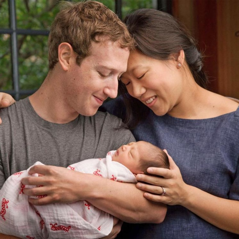 الصورة الرسمية بعد الولادة