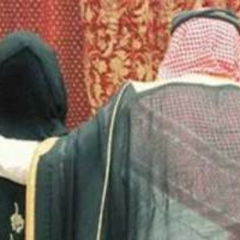 مسن سبعيني وزوجته