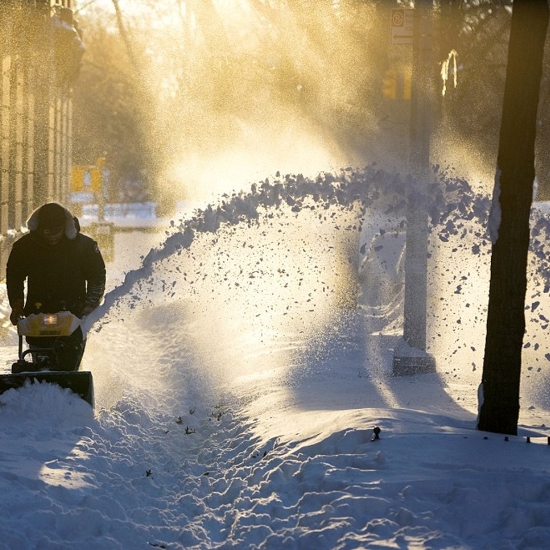 العاصفة الثلجية "جوناس" توقف الحياه بأمريكا تماماً