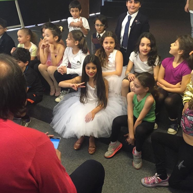 في التنورة المنتفخة