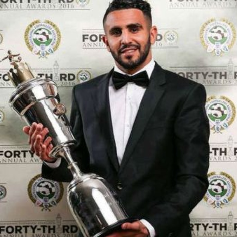 رياض محرز بالجائزه