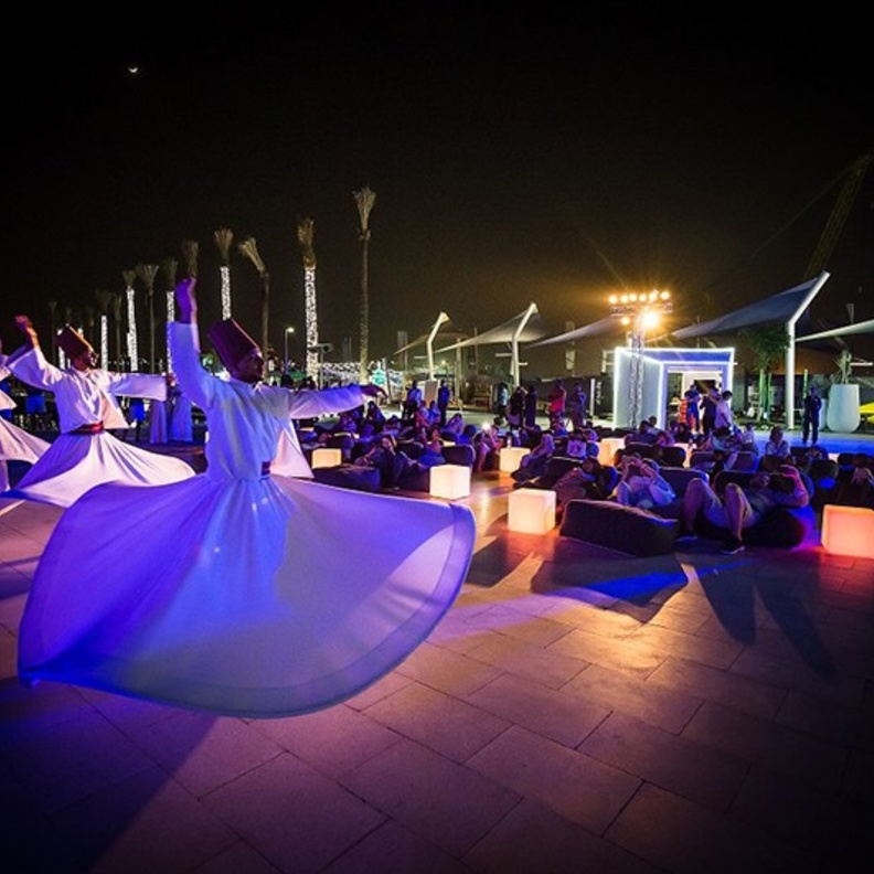 خيمة رايز في خور دبي 