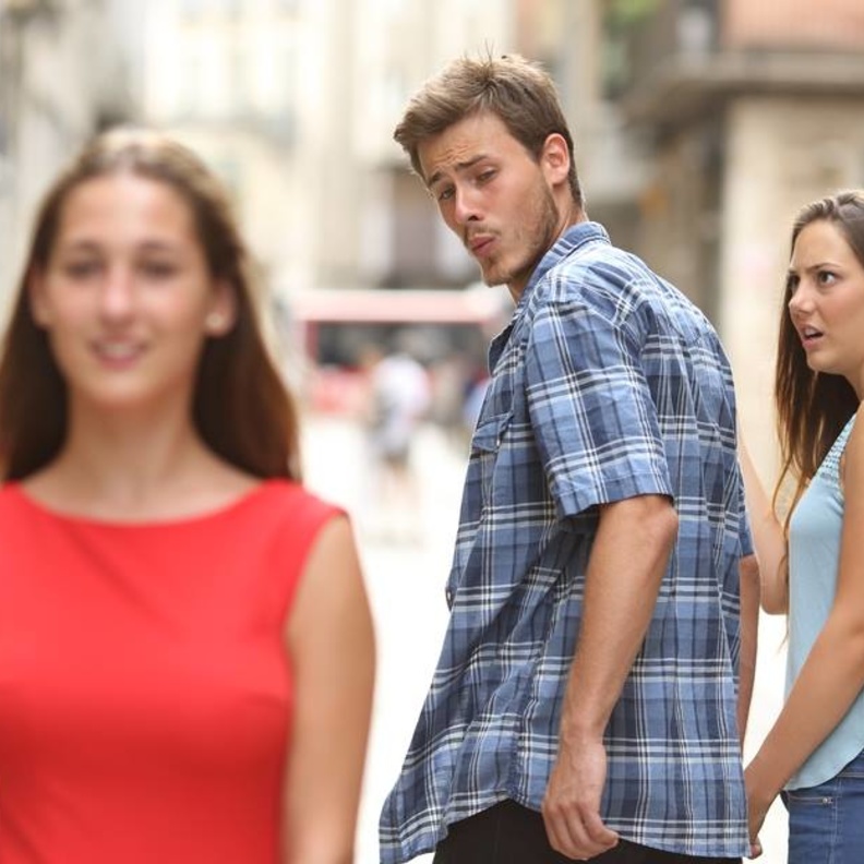 نظر الزوج إلى نساء أخريات دلالة صحية!!