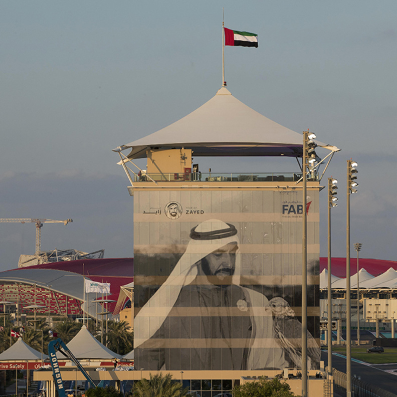 اليوم السباق النهائي لبطولة فورمولا 1 في حلبة مرسى ياس