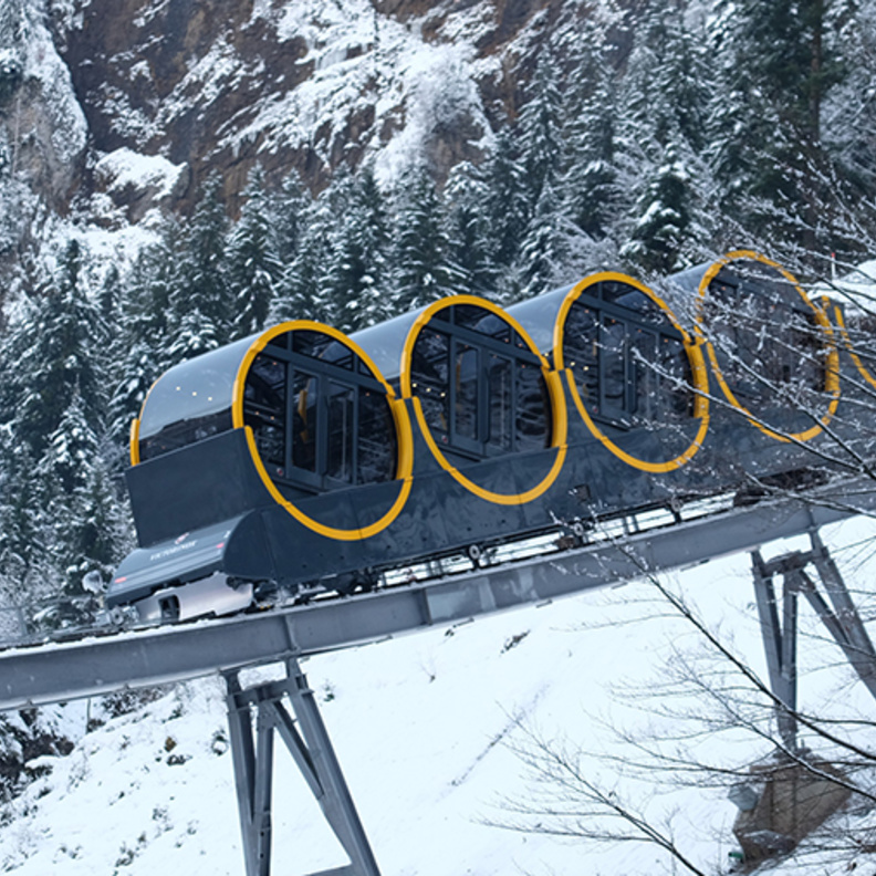  افتتاح أعلى قطار معلق في العالم في منتجع شتوس في قلب جبال الألب السويسرية