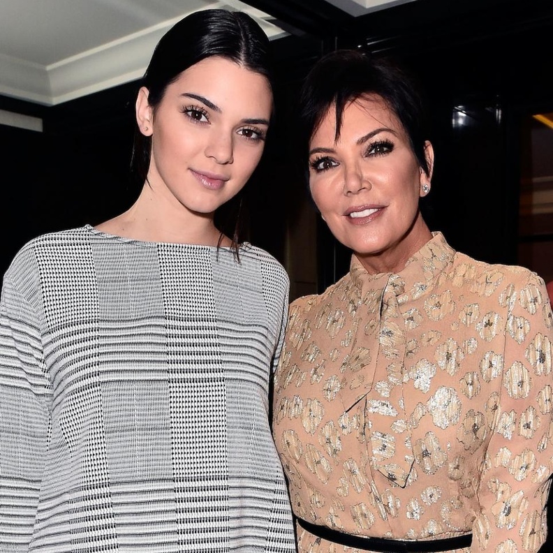 هل قامت كيندال جينر بخيانة والدتها؟