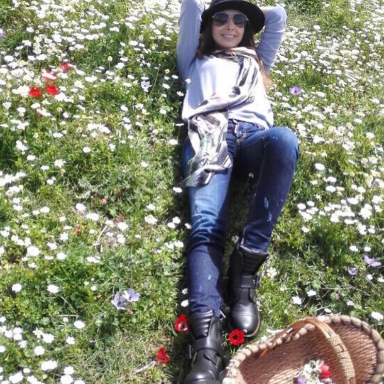 نانسي عجرم تستمتع بأجواء الربيع