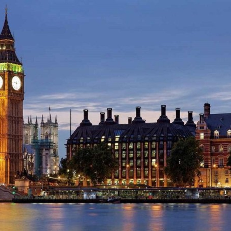 بريطانية تخلد ذكرى مبتعثة