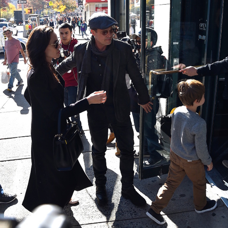 انجلينا جولي ترغب في الانتقال إلى بريطانيا