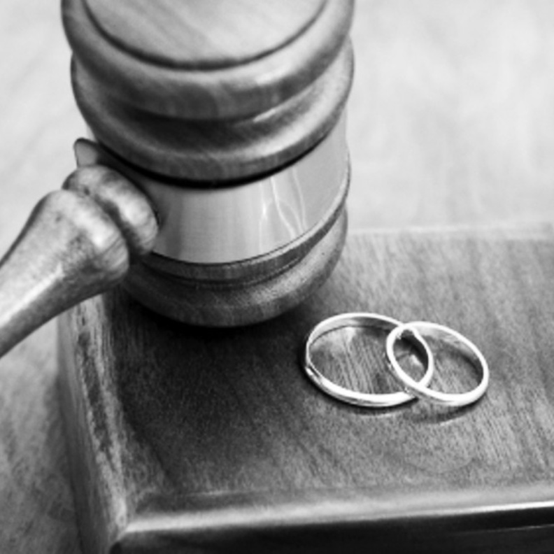  طلاق بخطأ موظف !! 