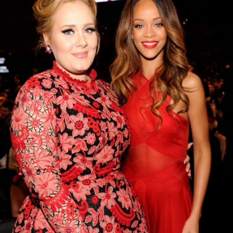 أديل تطلب التصوير مع النجمة ريهانا