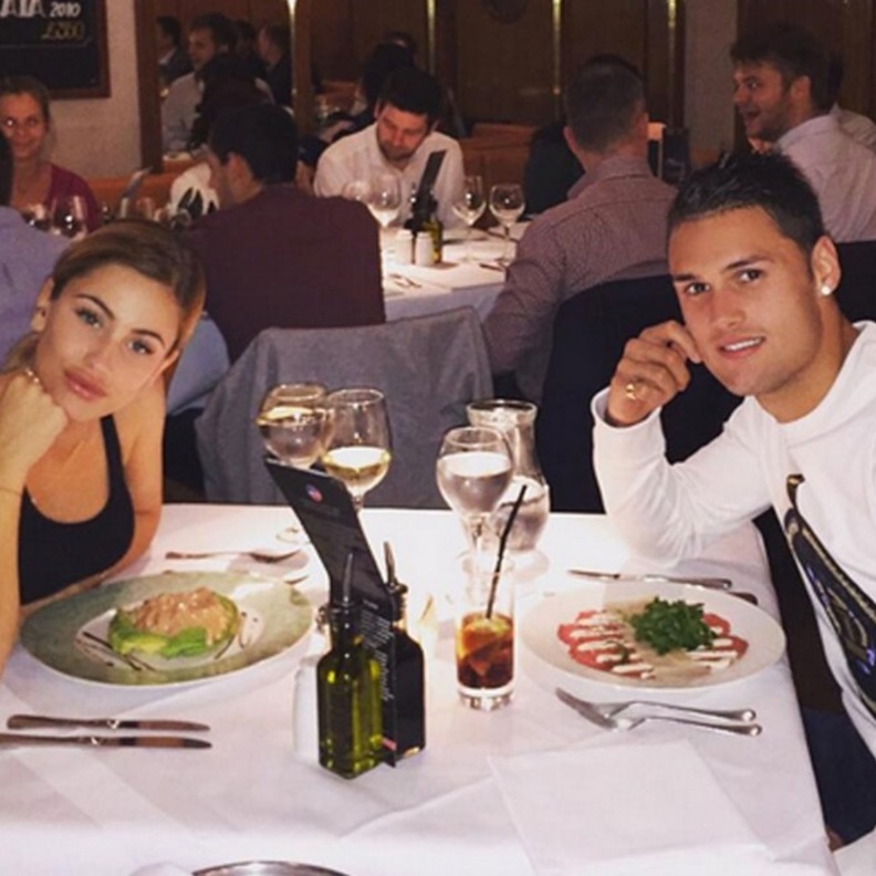 جايلي مع صديقها لاعب مانشستر سيتي