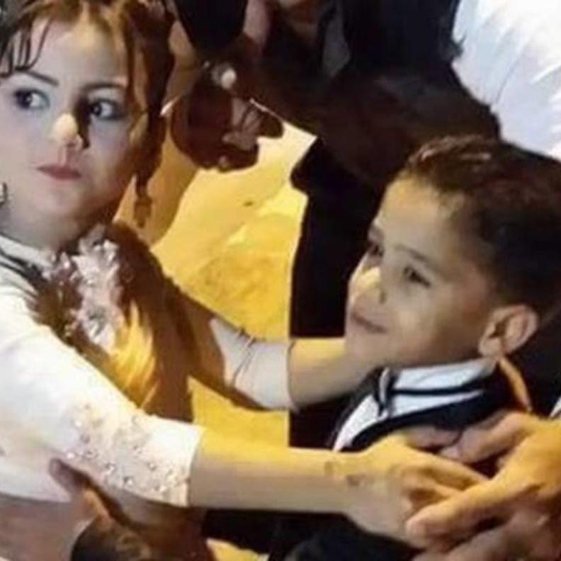 الطفلان العروسان