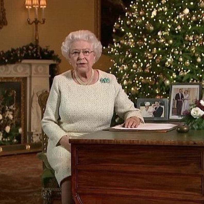 شجرة الكريسماس سر سعادة الملكة