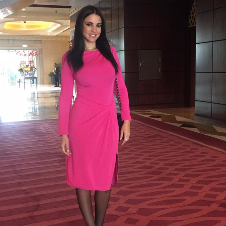 درة تدعم مرضى الحروق فى مصر والسرطان بتونس