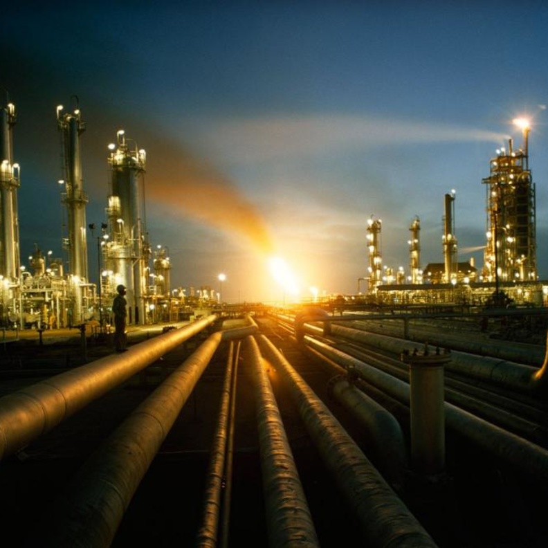 انخفاض أسعار النفط، وسط تراجع لأسعار السلع والخدمات عالميا