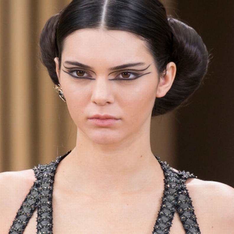 صيحات جمالية لم يسبق لها مثيل بتوقيع "شانيل" 