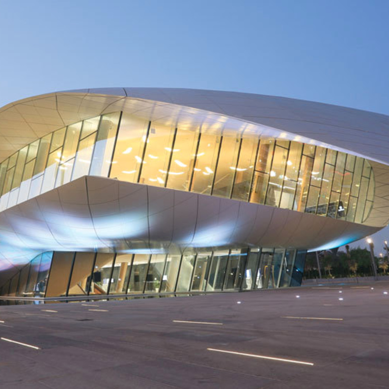 صور في حوار.. الإمارات – 1971- المملكة المتحدة .. معرض وطني مشترك في متحف الإتحاد