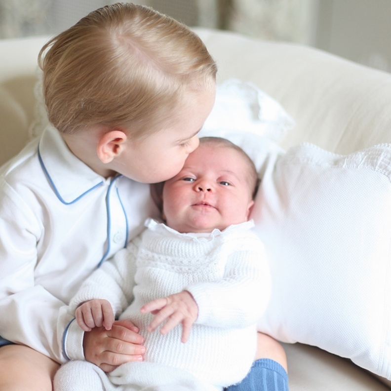 حنان جورج على اخته فقط