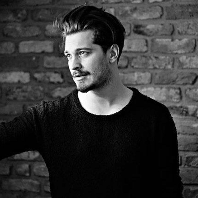 شاتاي اولسوي يطلب مصور بقيمة مليون ليرة 