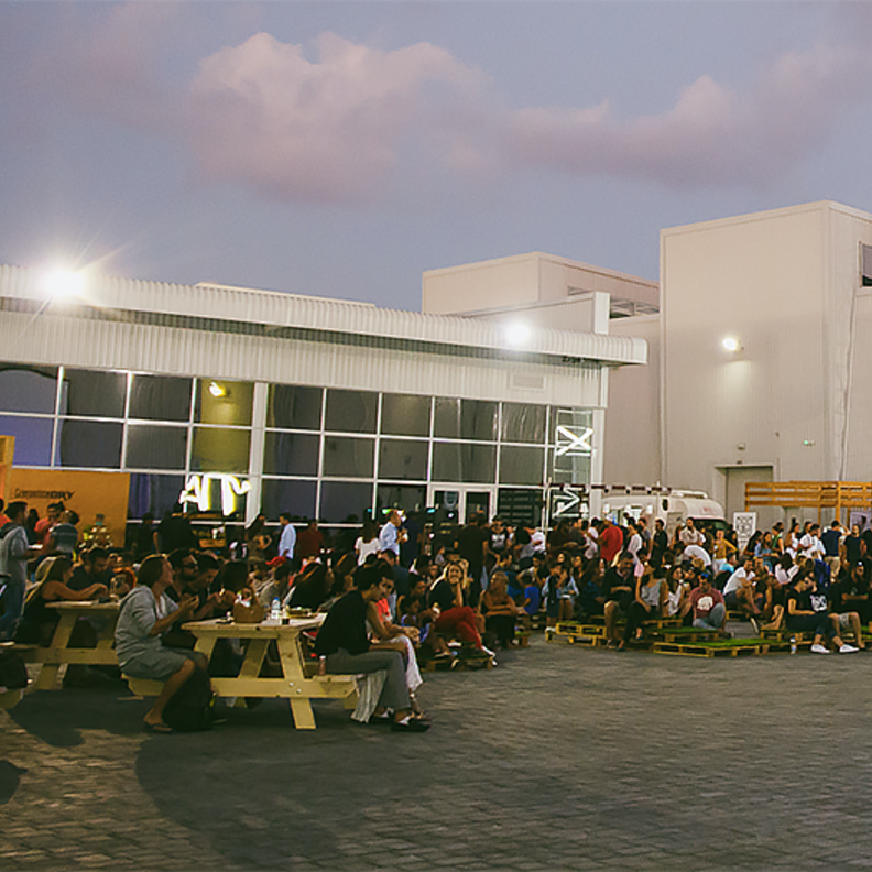 تعرفوا على أمسيات "البيت" قلب كوايرفست النابض بالحياة في دبي