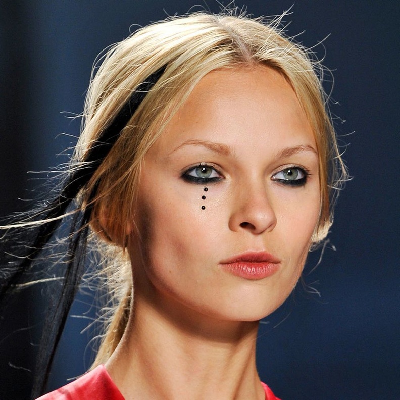 طريقة رسم العيون الكبيرة بايلاينر عصري