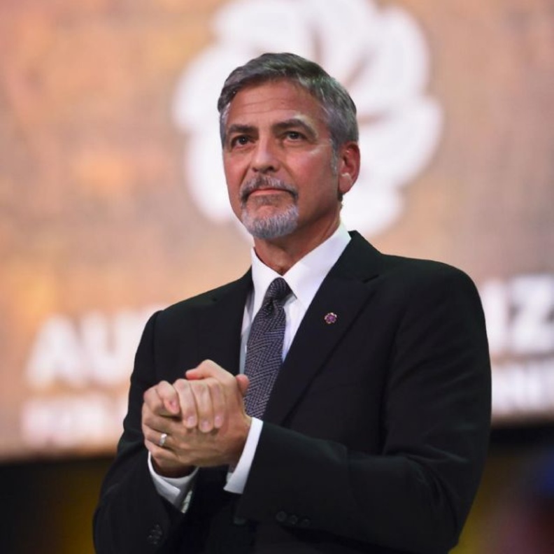 جورج كلوني يسرد معاناة اسرته