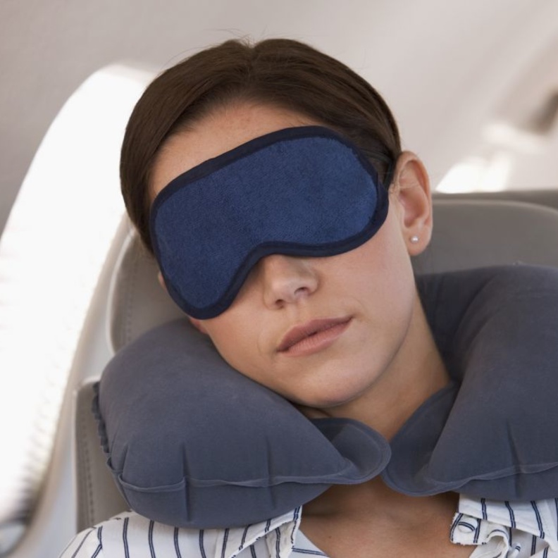 نوم هانئ في الطائرة
