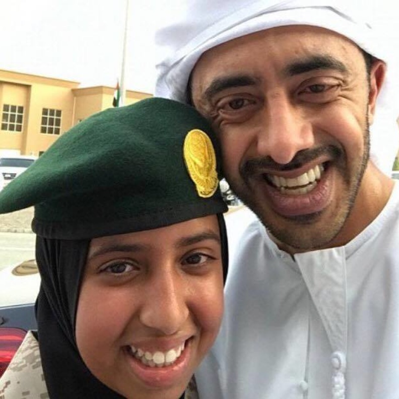 الشيخ عبد الله بن زايد يحتفل بتخرج ابنته فاطمة 