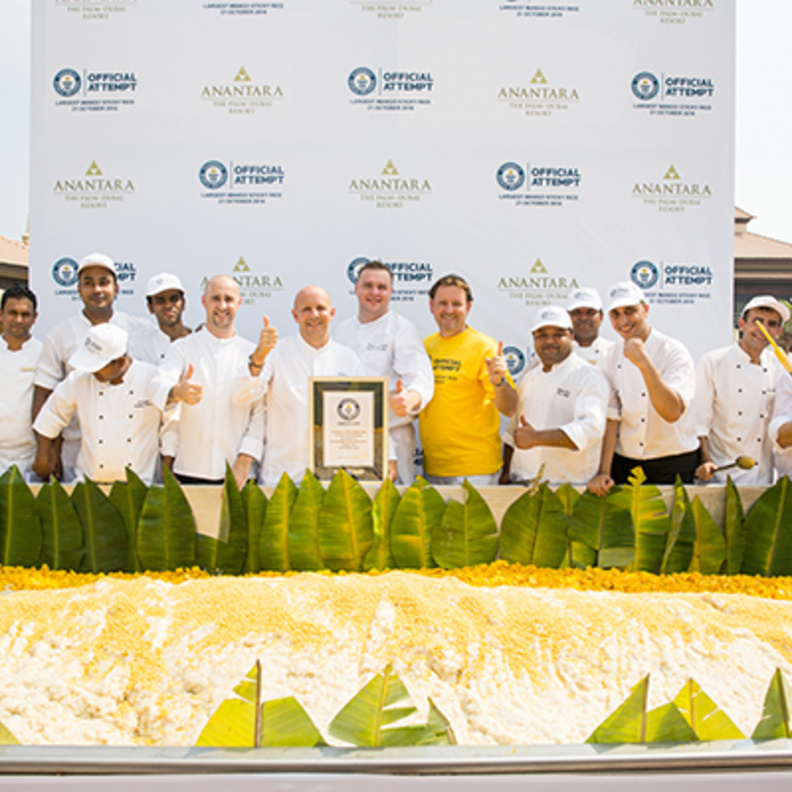 أكبر وجبة أرز دبق بالمانجو .. تدخل منتجع أنانتارا النخلة دبي موسوعة جينيس للأرقام القياسية 