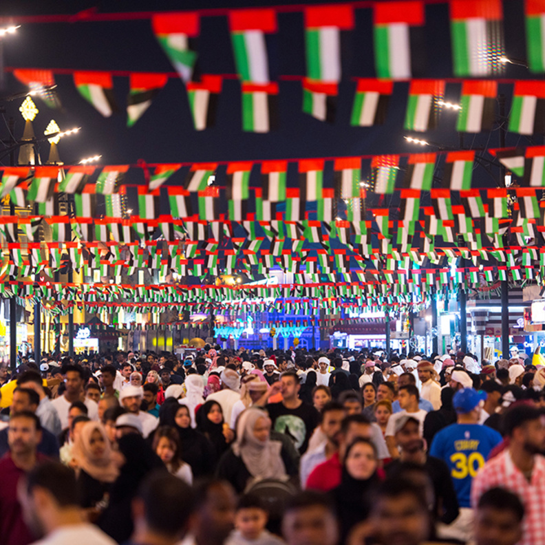 القرية العالمية تحتفل باليوم الوطني الـ47 ببرنامج واحتفاليات ضخمة