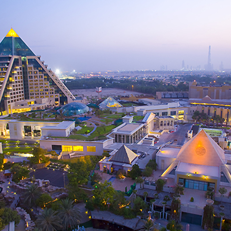 5 مطاعم شرقية رائعة في مكان واحد بدبي