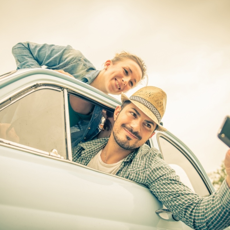 مخالف قانونيا