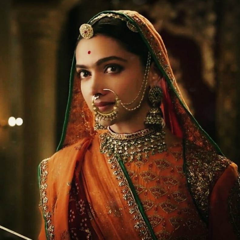 مشاهير بوليوود يثنون على فيلم Padmavat