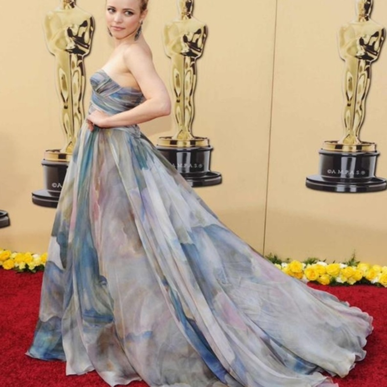 راشيل مكادامز بفستان ساحر كالأميرات في حفل 2010