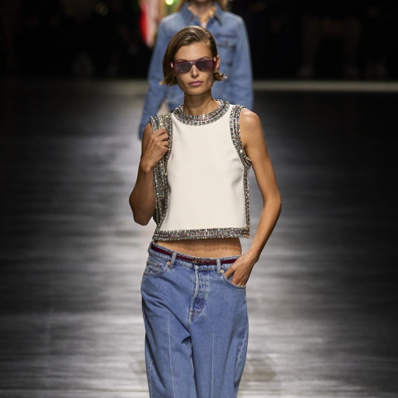 حوّلي اطلالتك في بنطلون الجينز من الكاجوال إلى الرسمي بخطوات بسيطة 