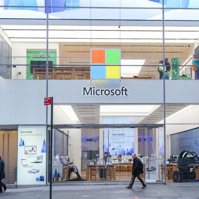 مايكروسوفت Microsoft تغلق متاجرها الـ100 بشكل دائم