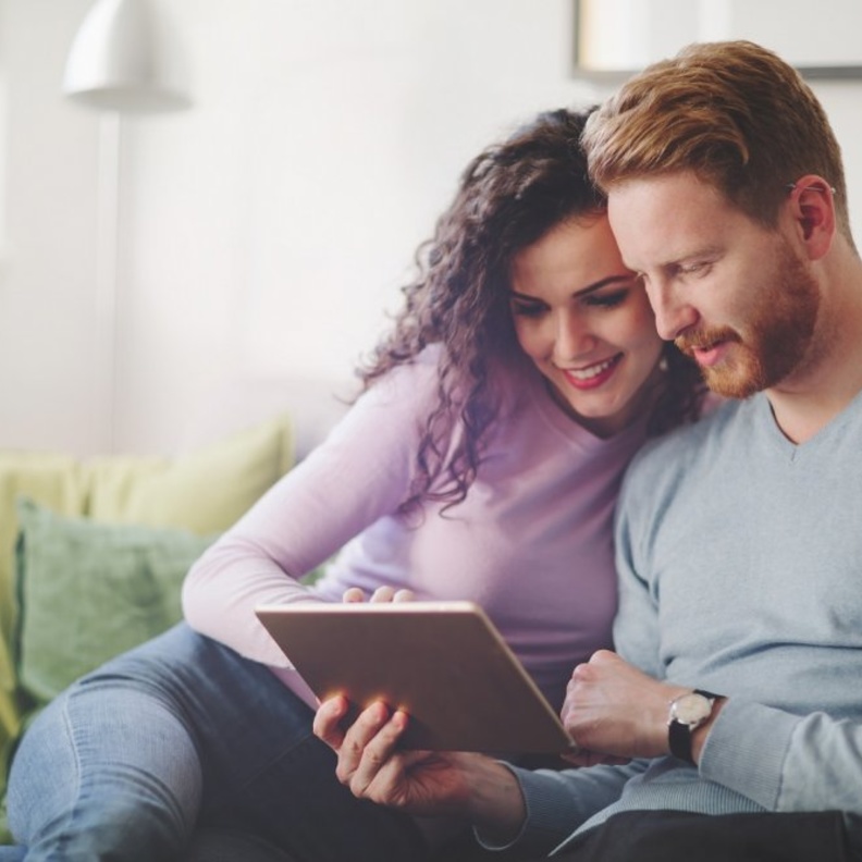 علامات تدل على أن زوجك يثق بك