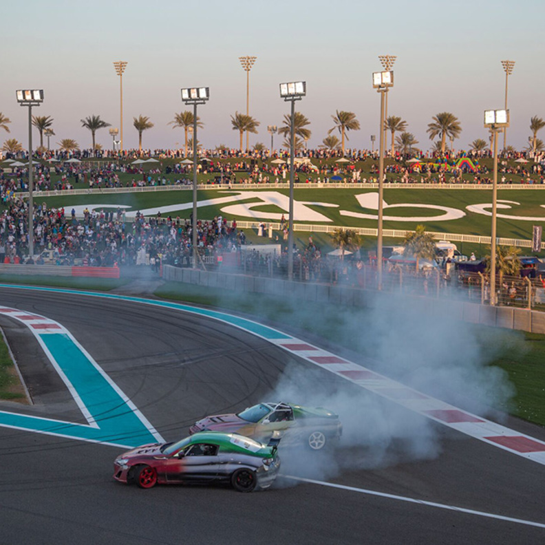 "أطلق ألوانك" احتفال اليوم الوطني الـ47 في حلبة مرسى ياس بأبوظبي