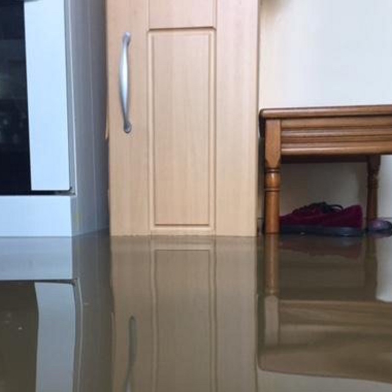 بالفيديو: فيضانات لندن تغرق عائلة سعودية