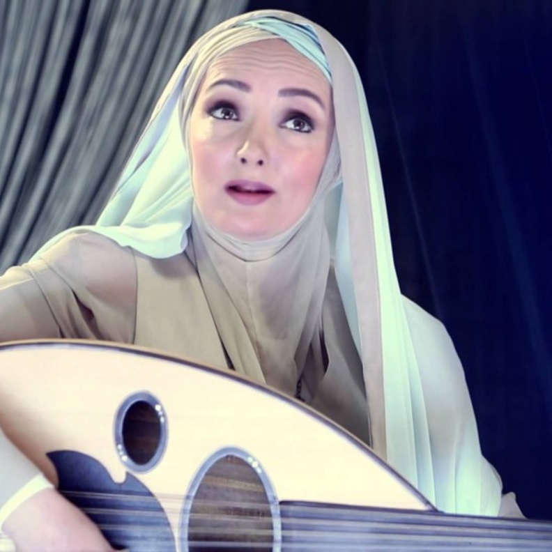 عايدة اليوبى حققت شهرتها بالحجاب والعود