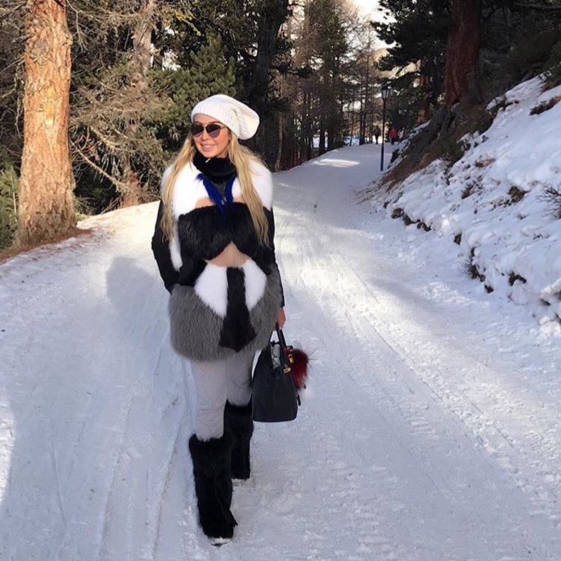 جويل مردينيان في أحضان الثلوج في سويسرا