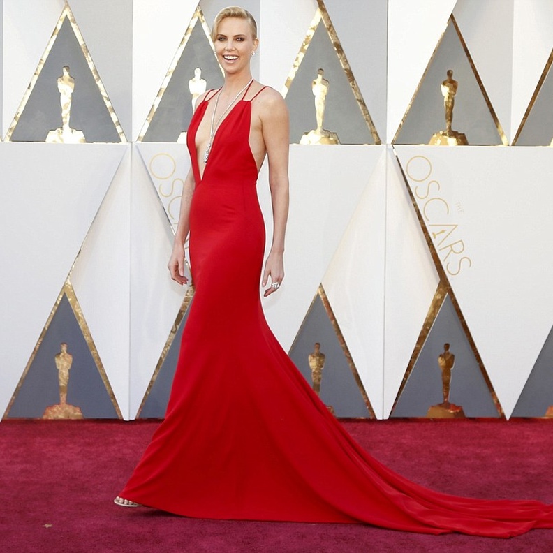 فستان رائع من ديور